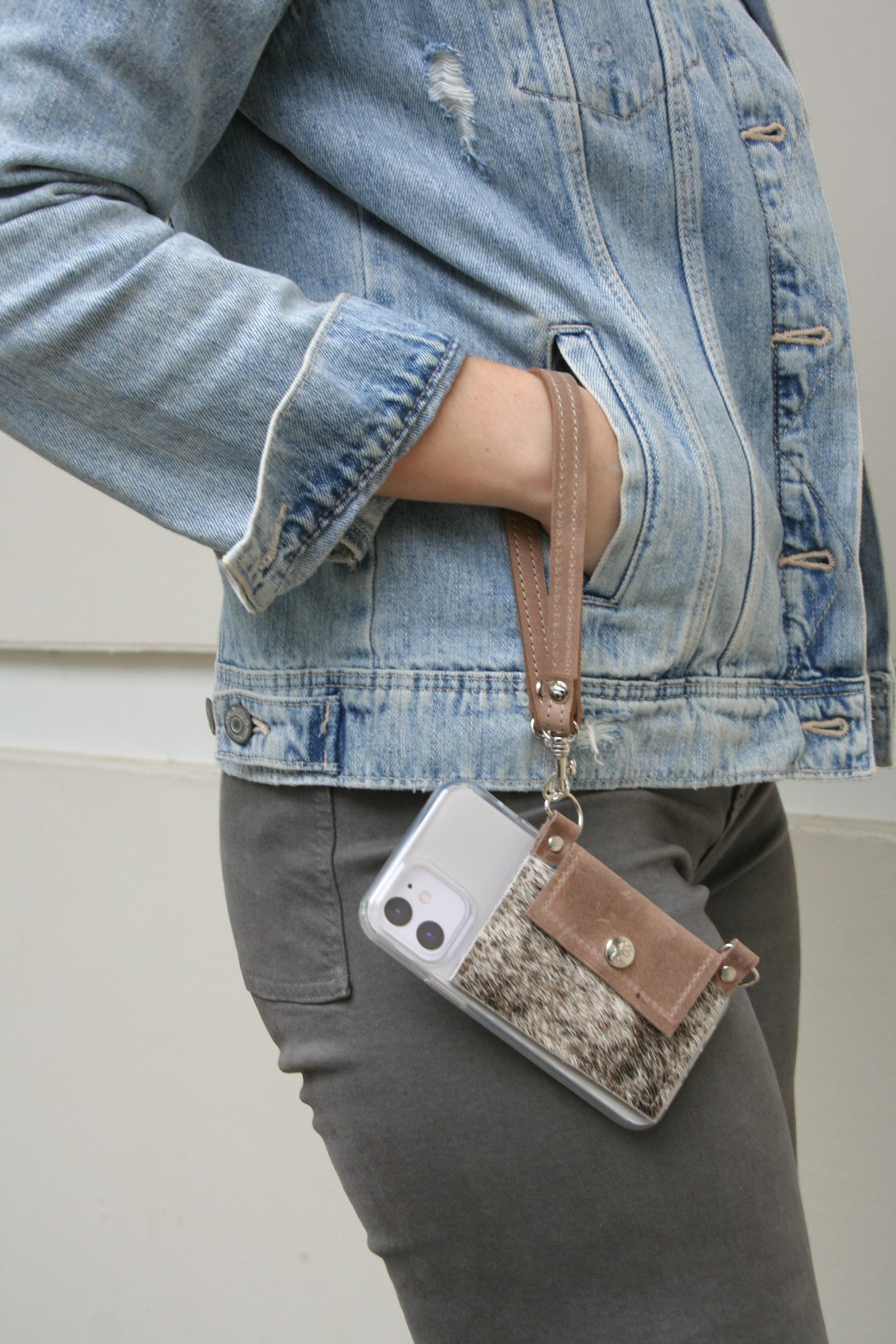 Eva Phone Wallet In Leather: Black